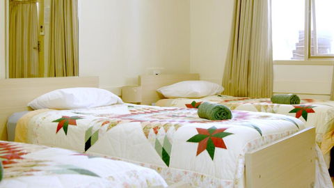CATALINA Lake-front RETREAT - Phillip Island Accommodation 3