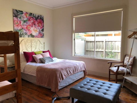 D108 Fantastic Sun Crescent Gathering - Phillip Island Accommodation 0