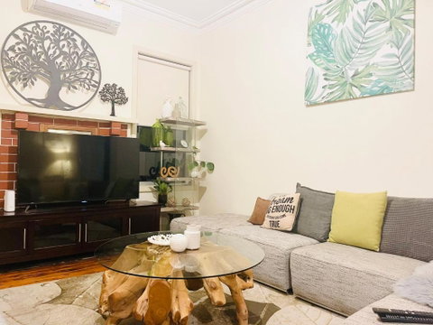 D108 Fantastic Sun Crescent Gathering - Phillip Island Accommodation 4