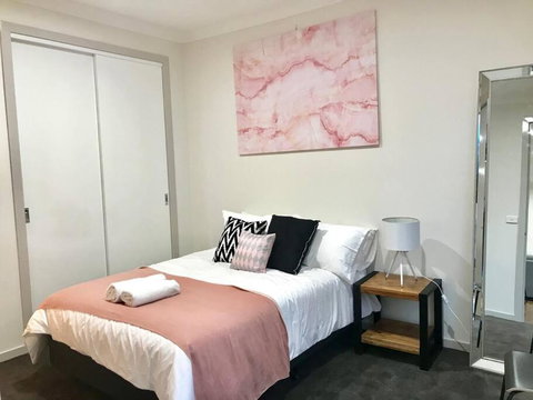 D112 Braybrook Central Stay-Great Getaway - Phillip Island Accommodation 0