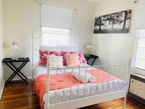 D122 Lovely London Home - Phillip Island Accommodation 3