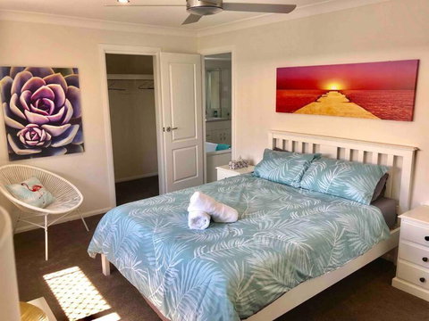 DELUXE Escape! Central, NEW & Spacious 3 Bed - Phillip Island Accommodation 2