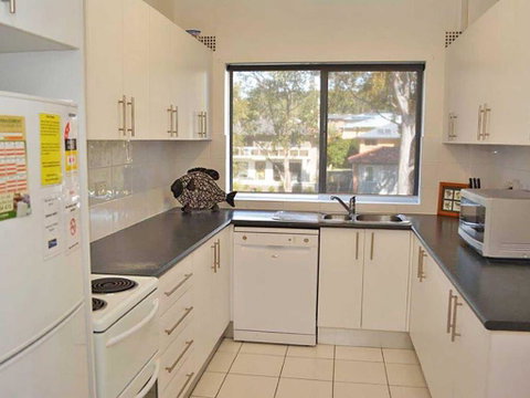 3 'Silvana Court', 26 Ajax Avenue - Neat Unit With Air Conditioning - Phillip Island Accommodation 3