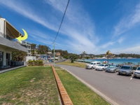 3 'Sunset' 11 Victoria Parade - stunning unit right across from the water