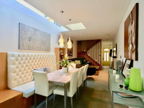3 Storey Home Close Walk To Fox Studios SCG & City - Phillip Island Accommodation 0