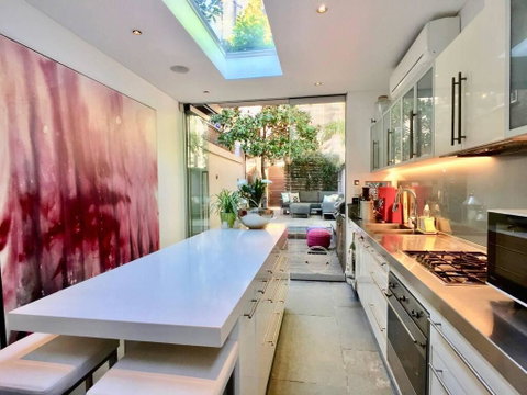 3 Storey Home Close Walk To Fox Studios SCG & City - Phillip Island Accommodation 3