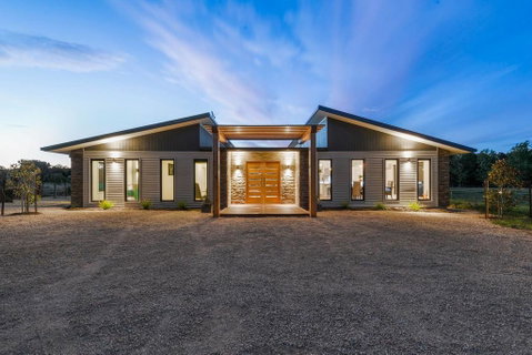 3 WISE MONKEYS, MANSFIELD - Phillip Island Accommodation 0