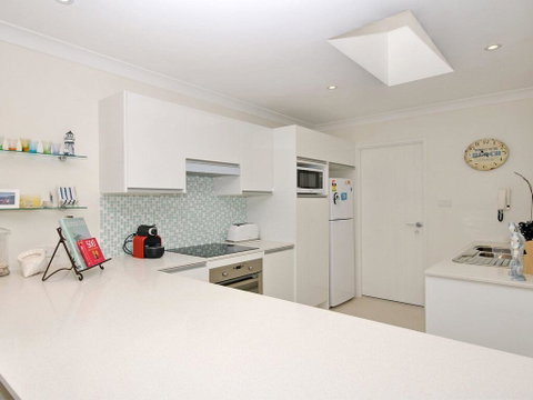 32 'Bay Parklands', 2 Gowrie Avenue - Fantastic Unit With Air Conditioning, Pool, Tennis Court & Spa - Phillip Island Accommodation 2