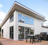 4 king or 8 single beds WiFi Netflix pet friendly - Phillip Island Accommodation