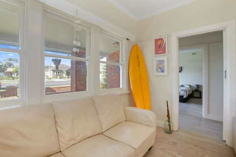 4 MONTROSE AVE - Retro Home In The Heart Of Town - Phillip Island Accommodation 1