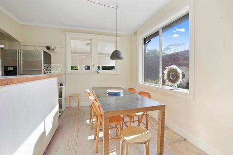 4 MONTROSE AVE - Retro Home In The Heart Of Town - Phillip Island Accommodation 2
