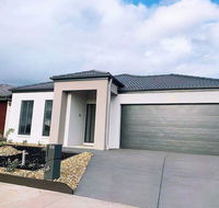 4Bed 2Bath Cozy Guesthouse in Tarneit