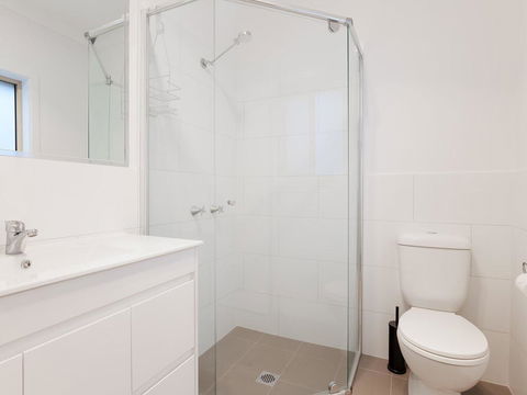 5B BENT STREET - LARGE HOUSE WITH DUCTED AIR CON, WIFI & FOXTEL - Phillip Island Accommodation 3