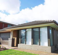 5Bed 2Bath Family House in Werribee - Phillip Island Accommodation