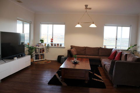 A Better Life Animal Sanctuary FarmStay - Private Two-Bedrooms, Lounge Room & Bathroom & Toilet, Shared Kitchen - Phillip Island Accommodation 3