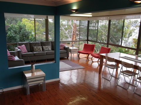 A Lakehouse Escape - Phillip Island Accommodation 2