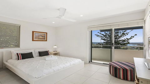 A Stylish Apartment With Noosa Views! - Unit 6 Yaringa 29 Noosa Drive - Phillip Island Accommodation 1