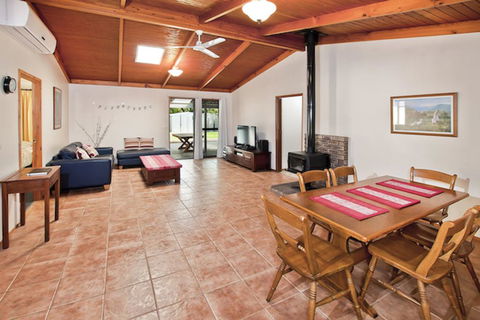 Abbey Beach Shack - Phillip Island Accommodation 1