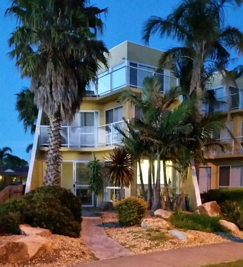Abel Tasman On Esplanade - Phillip Island Accommodation 3