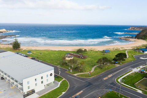 Abode Malua Bay - Phillip Island Accommodation 0