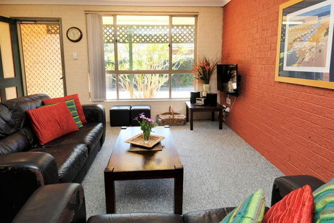 ACACIA - WEEKLY ONLY - Phillip Island Accommodation 3