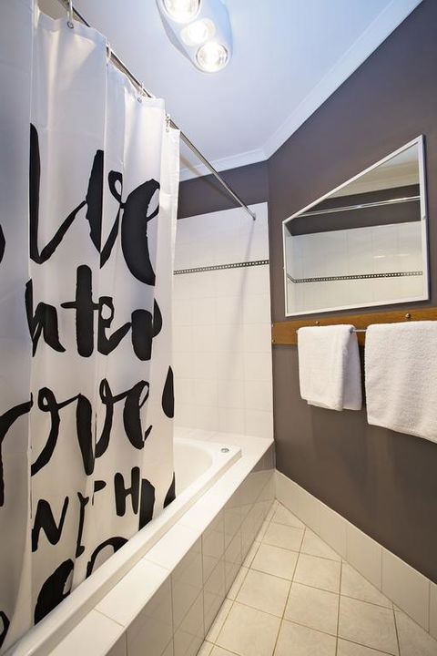 Acacia 2 - Luxurious Holiday Townhouse - Phillip Island Accommodation 3