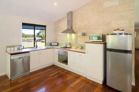 Acacia Chalets Margaret River - Phillip Island Accommodation 2