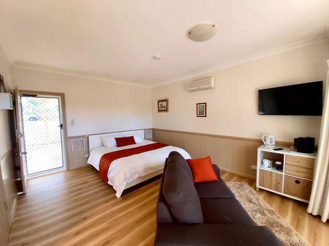 Accommodation Creek Cottages & Sundown View Suites - Phillip Island Accommodation 1