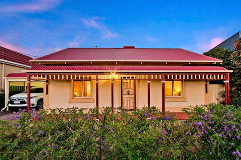 Adelaide 4 Bedroom House With Pool - Phillip Island Accommodation 1