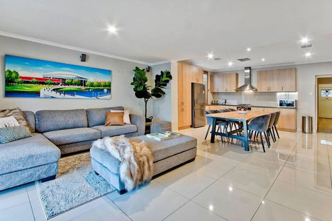 Adelaide 4 Bedroom House With Pool - Phillip Island Accommodation 0