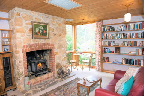 Adelaide Hills 'Camellia Cottage' - WiFi - Phillip Island Accommodation 0