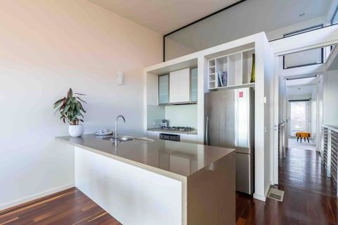 Escape@villamanta Long+short Stays Geelong CBD - Phillip Island Accommodation 2