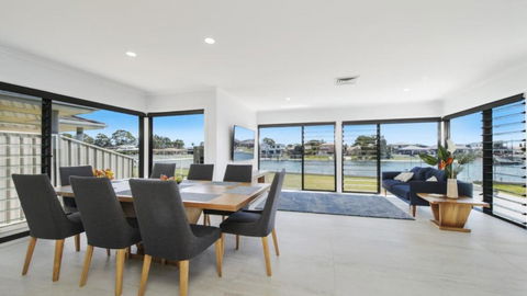 FLOATING ON THE CANALS - 80 COMMODORE CRES - Phillip Island Accommodation 1