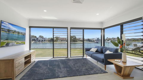 FLOATING ON THE CANALS - 80 COMMODORE CRES - Phillip Island Accommodation 2