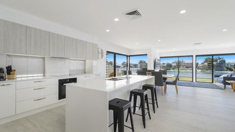 FLOATING ON THE CANALS - 80 COMMODORE CRES - Phillip Island Accommodation 4
