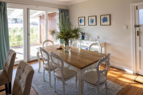 FOREST CORNER - 3 BEDROOM WEATHERBOARD, TRENTHAM - Phillip Island Accommodation 1