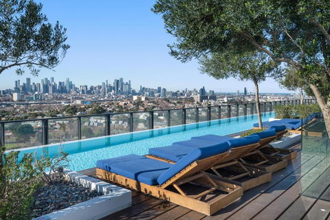 FLEMINGTON - Melbourne City Views - Phillip Island Accommodation 0