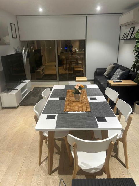 FLEMINGTON - Melbourne City Views - Phillip Island Accommodation 3