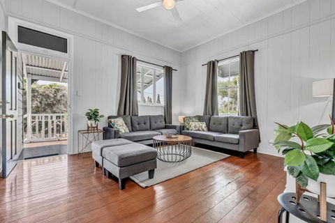 Gabba Central 2 Separate Homes 1 Block 6 Bdrms - Phillip Island Accommodation 2