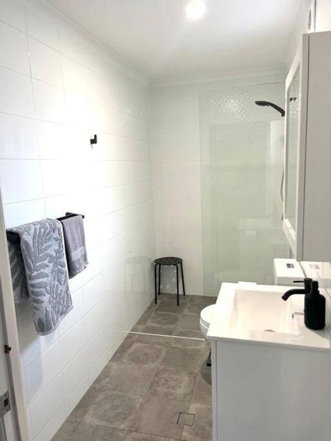 Gabba Central 2 Separate Homes 1 Block 6 Bdrms - Phillip Island Accommodation 3