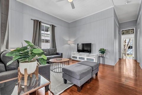 Gabba Central House 3BR2Bath Pets - Phillip Island Accommodation 2