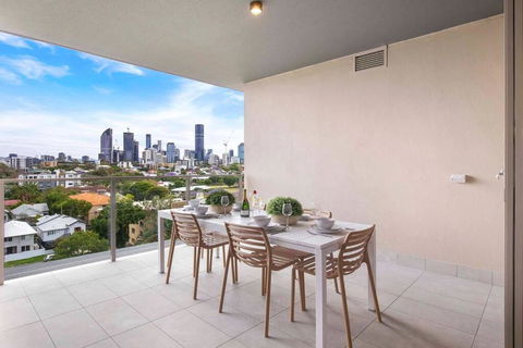 Gabba Oasis:Luxury 3BRM Apt Pool - Phillip Island Accommodation 3