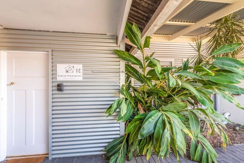 Gawler Townhouses 1C , 1 Queen Bed - Phillip Island Accommodation 3