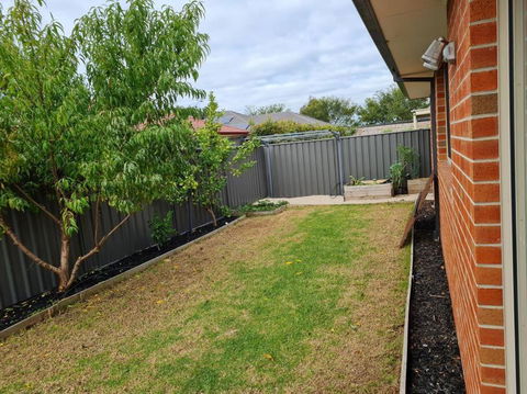 Generous 4 Bedroom Home Close To Park And Shops - Phillip Island Accommodation 1
