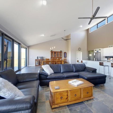 GOULBURN ALPACA FARM STAY - Phillip Island Accommodation 1