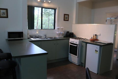 GREEN TREES CHALET Australia Zoo Close By - Phillip Island Accommodation 2