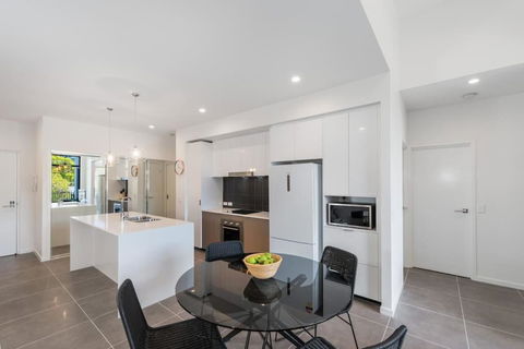 H6B - Round About Bulimba - Phillip Island Accommodation 0