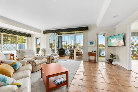 HALYCON HOUSE - Phillip Island Accommodation 0