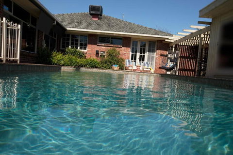 Hampton Spacious House & Pool - Phillip Island Accommodation 0