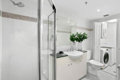 HELP1 - Chatswood Charm Central Apartment Near Station - Phillip Island Accommodation 3